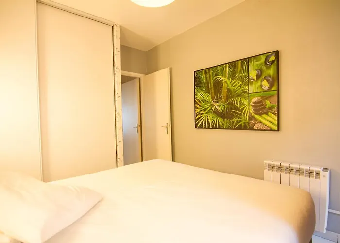 Front De * Андай